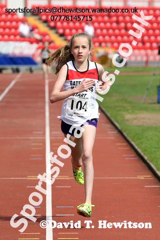 Under-13 girls 1500 metres at the North Eastern Championships, Gateshead International Stadium.  Photos: David T. Hewitson/Sports for All Pics